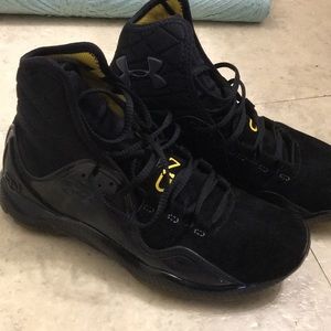 Under Armor CAM shoes 👞